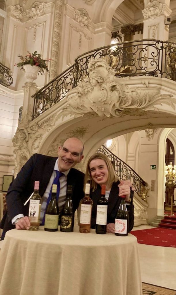 Equipo de Lar de Paula con selección de vinos Rioja en el Real Casino de Madrid